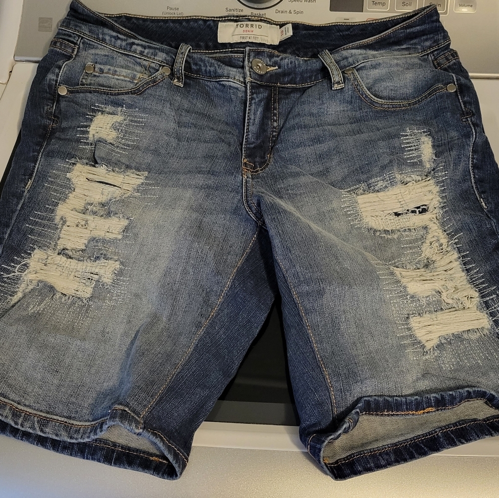 Torrid Boyfriend Bermuda Shorts size 10